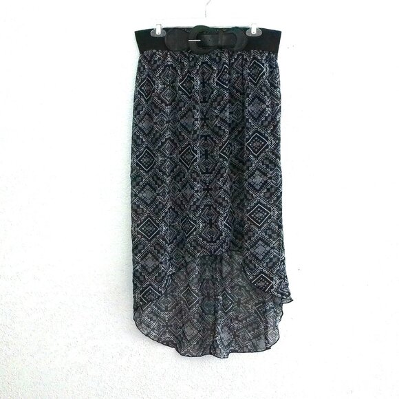 No boundaries, black and white, geometric pattern, high-low skirt - Picture 3 of 6